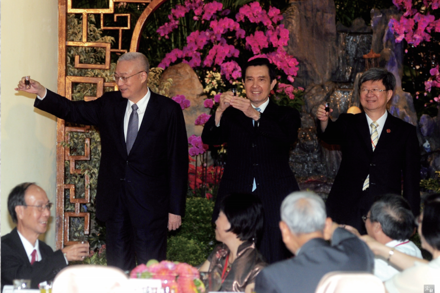 President Ma, Ying-Jeou, vice president Wu Den-Yih, Wu, Se-Hwa, Minister of Education attended the Excellent Teacher Awards Ceremony of year 2014 in YangmingshanChungshan Hall in Taipei, toasting to the teachers in State Banquet Hall.